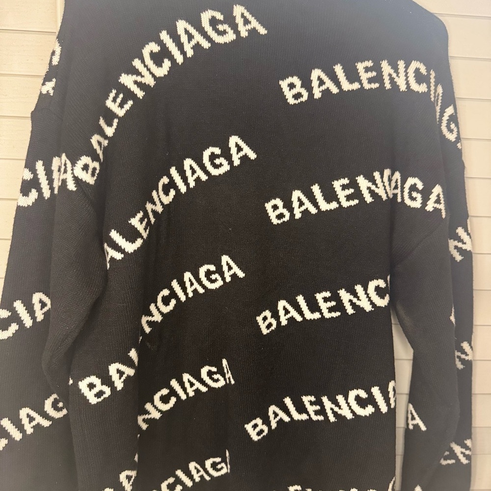 Balenciaga unisex sweatshirt 
Color: Black 
Size: Medium